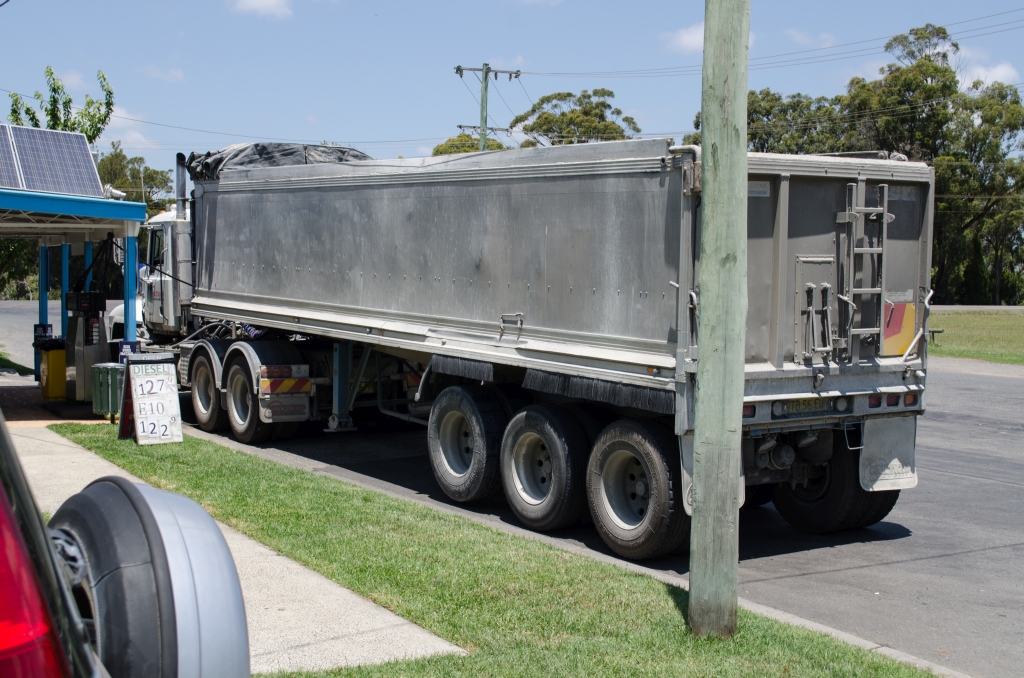 Mutliquip Transport drivers continue to ignore RMS signs 2.jpg